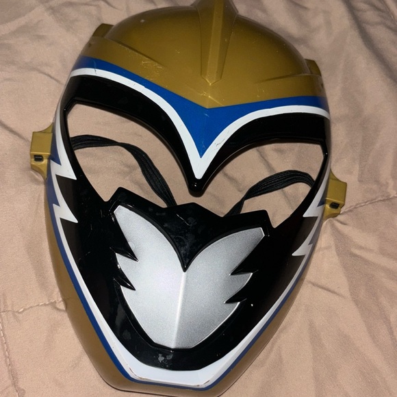Power Rangers Dino Charge Gold Ranger Mask Halloween 2014 Rare HTF Bandai - Picture 2 of 6
